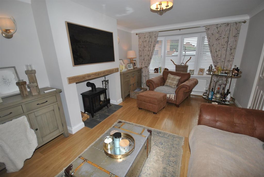 Property photo 2 of 14 Lounge