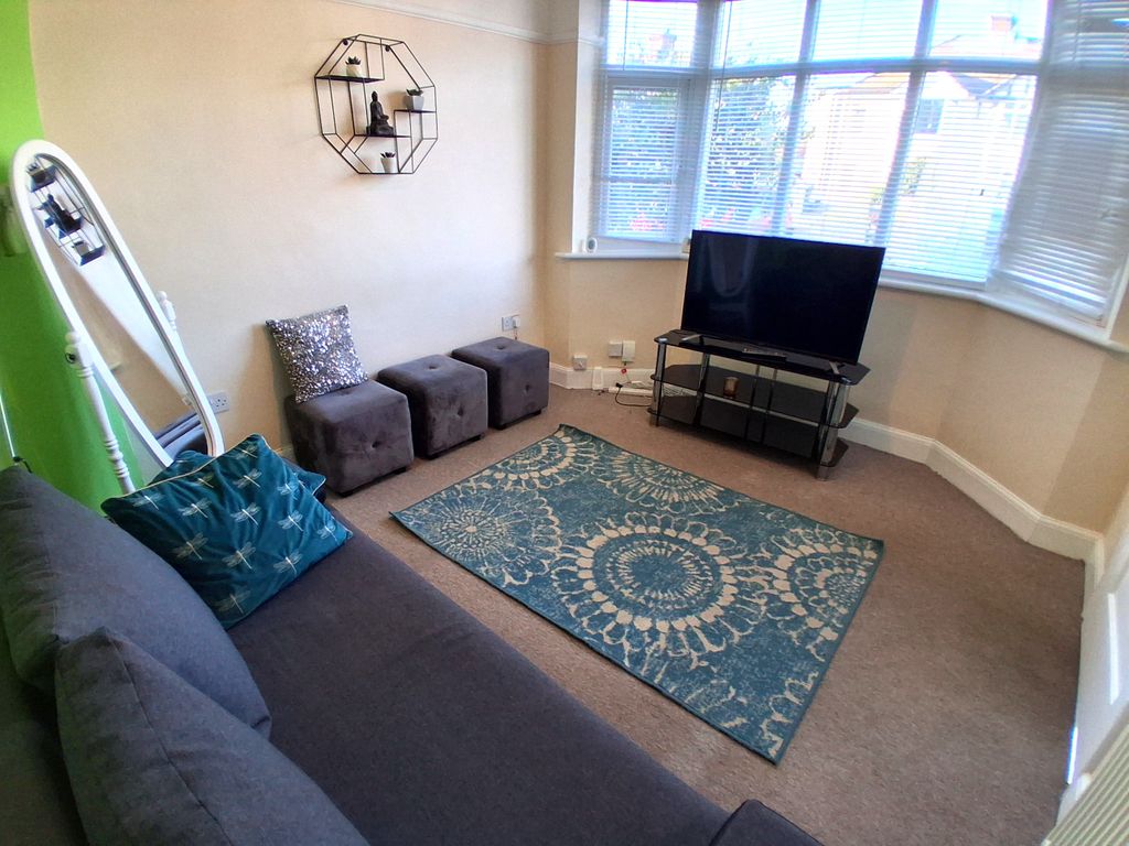 Property photo 3 of 10 Living Room