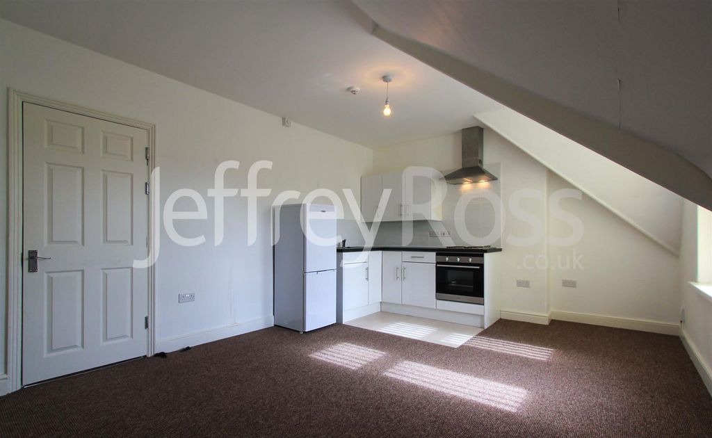 Property photo 2 of 9 3, 25 Marlborough Roadnew-2.Jpg