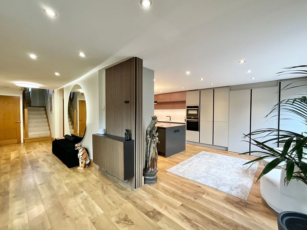 Property photo 2 of 54