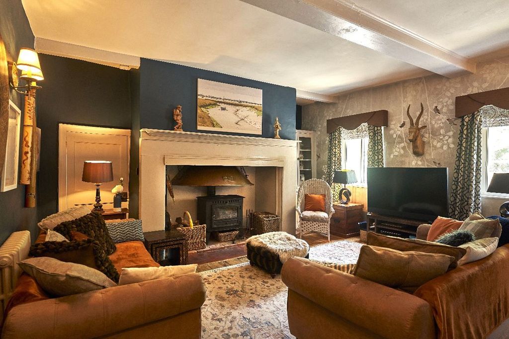 Property photo 2 of 54