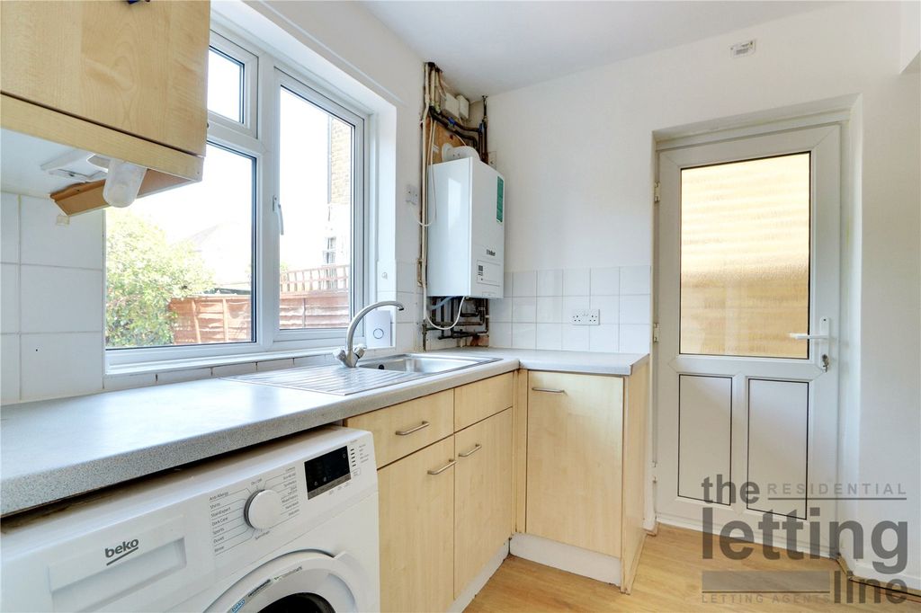 Property photo 2 of 15 Picture No. 17