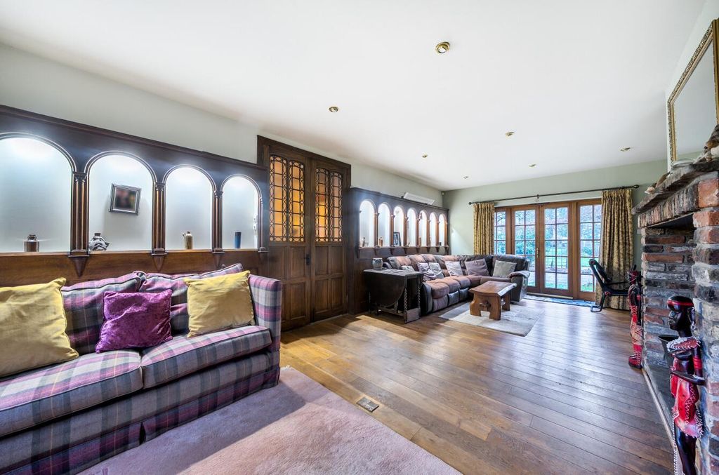 Property photo 2 of 26 1400065-20-696E73733598F.Jpg