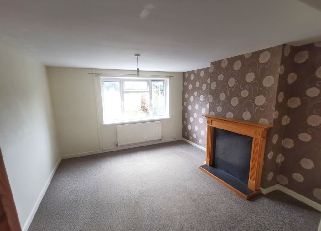 Property photo 2 of 12 Lounge