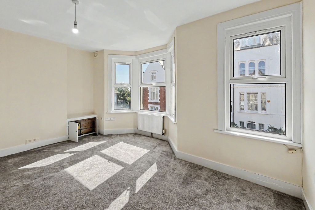 Property photo 3 of 16 29B Anerley Grove, Anerley, London, Se19 2Hs