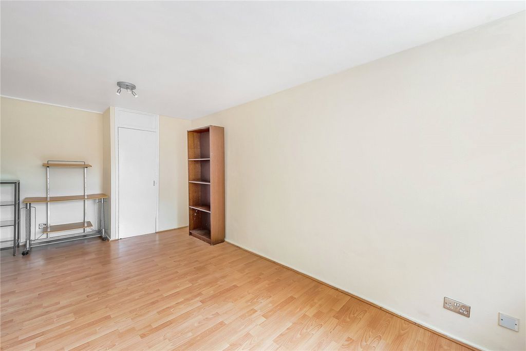 Property photo 2 of 10 Picture No. 11