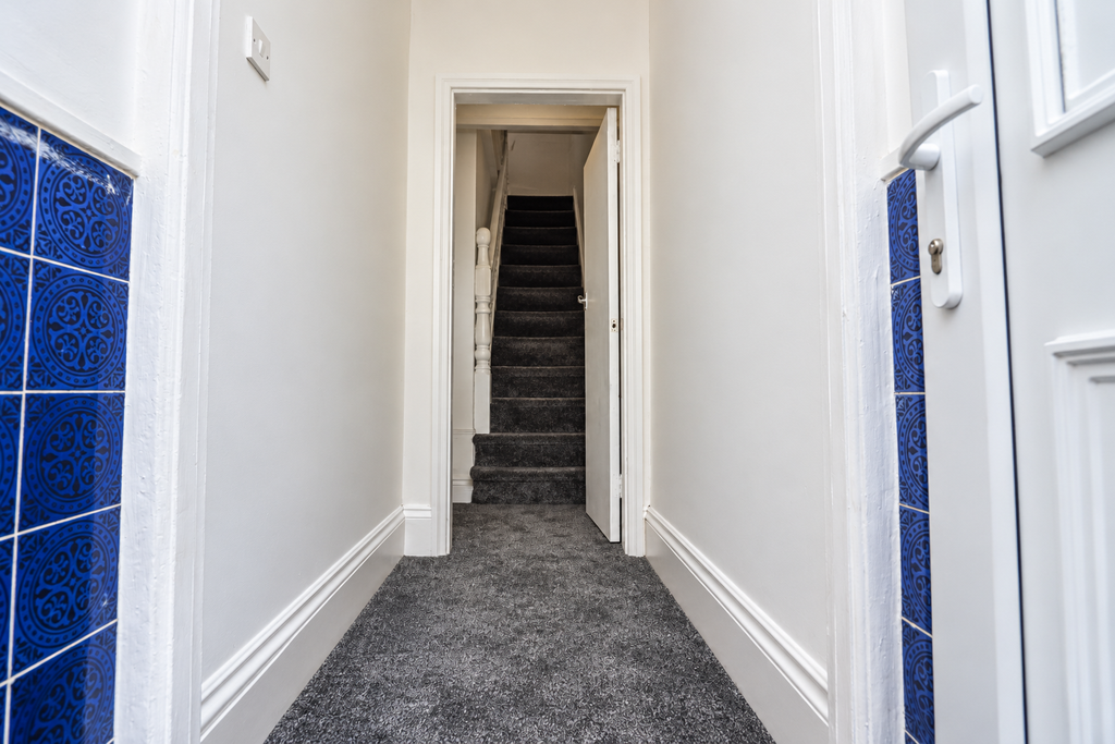 Property photo 2 of 10 Hallway