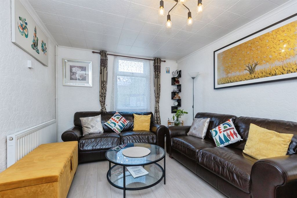 Property photo 2 of 16