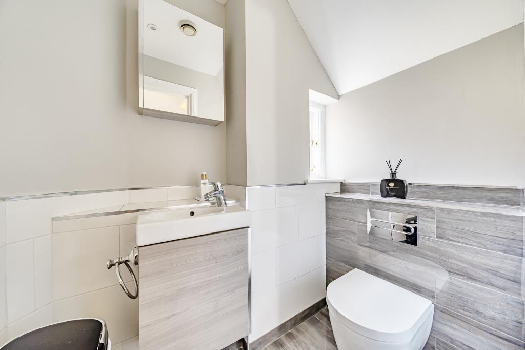Property photo 3 of 21 Bathroom