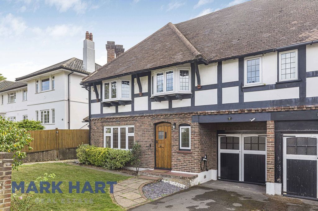 Property photo 2 of 32