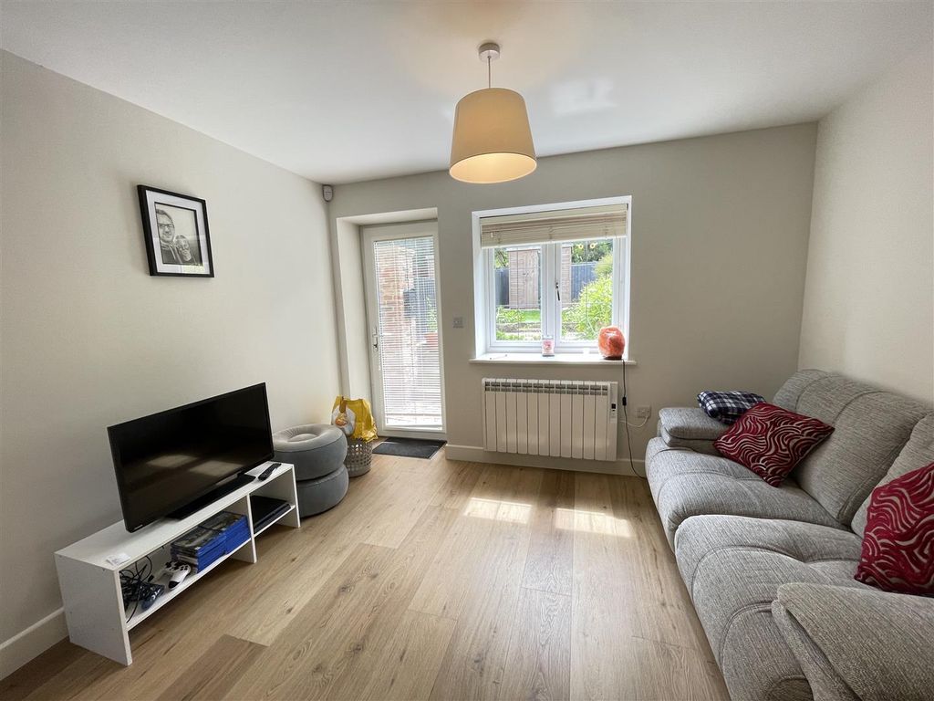 Property photo 3 of 9