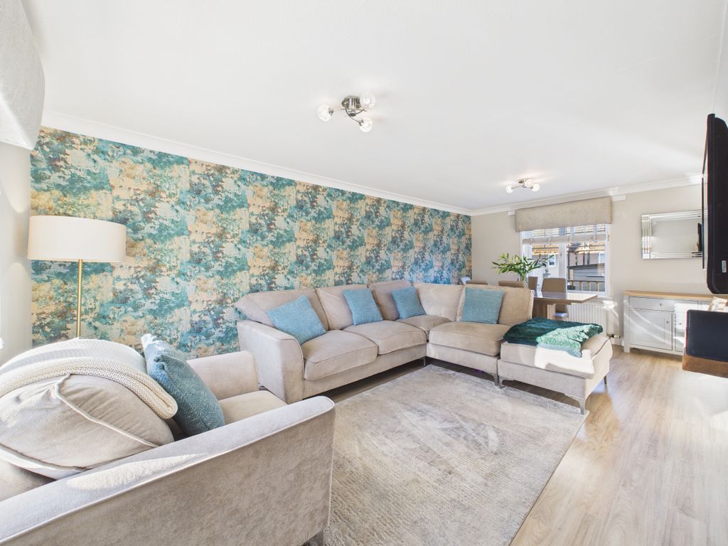 Property photo 2 of 27