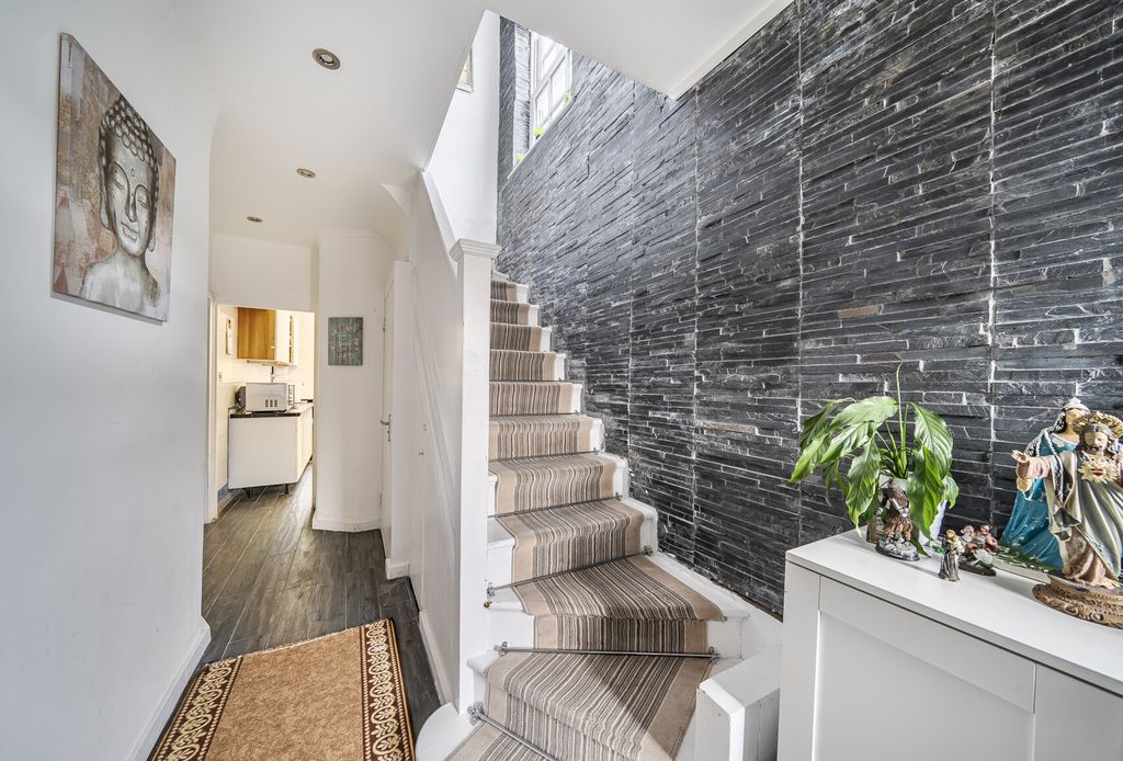 Property photo 1 of 12 18-681Ba3086Bcfd-...
