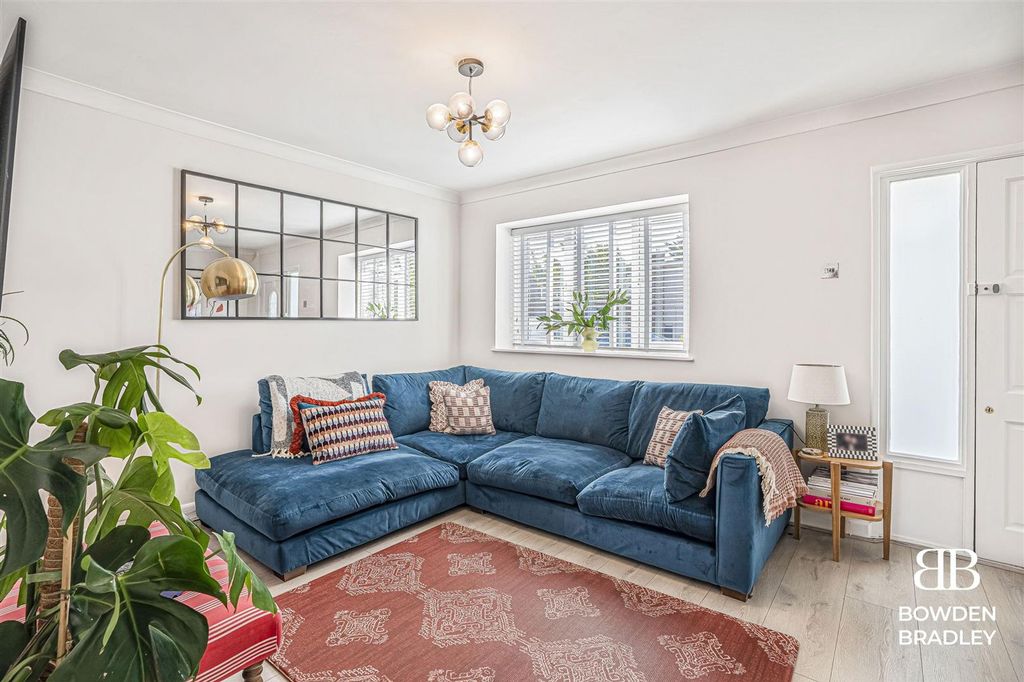 Property photo 3 of 14 Living Room