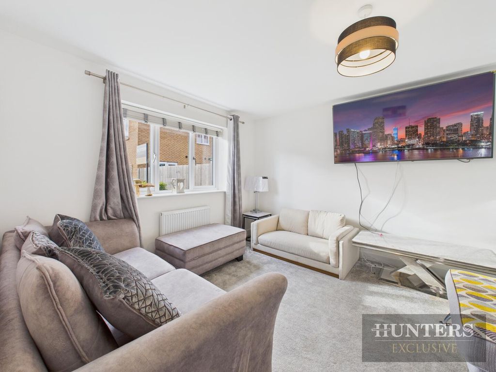 Property photo 3 of 23 Living Room