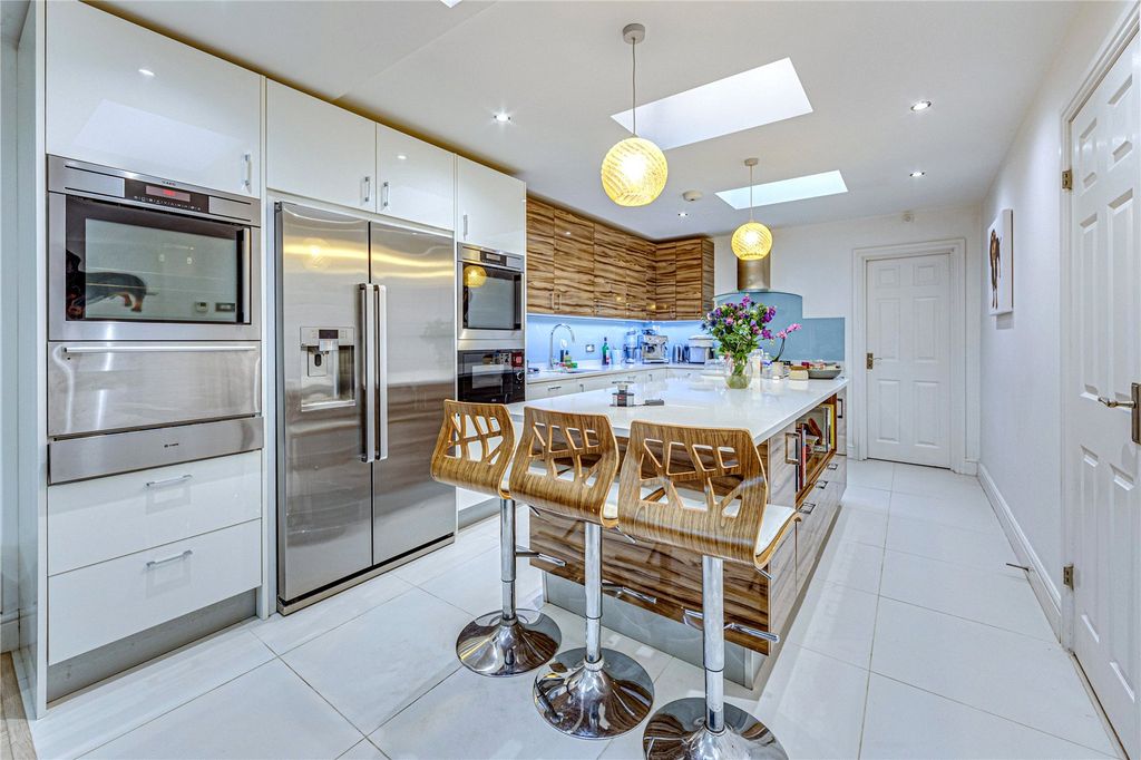 Property photo 2 of 33 Picture No. 35