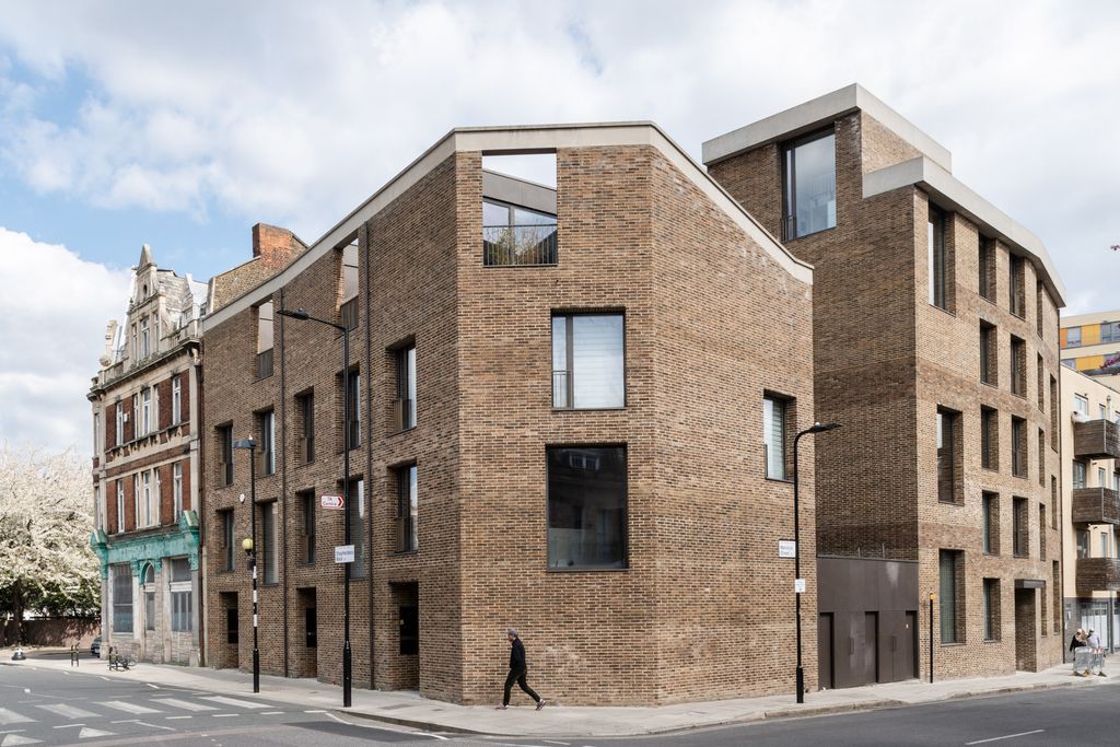 Property photo 2 of 27 44355 - Wenlock Road_The Modern House (1).Jpg