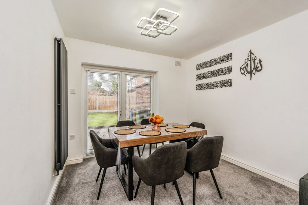 Property photo 3 of 17 Photo