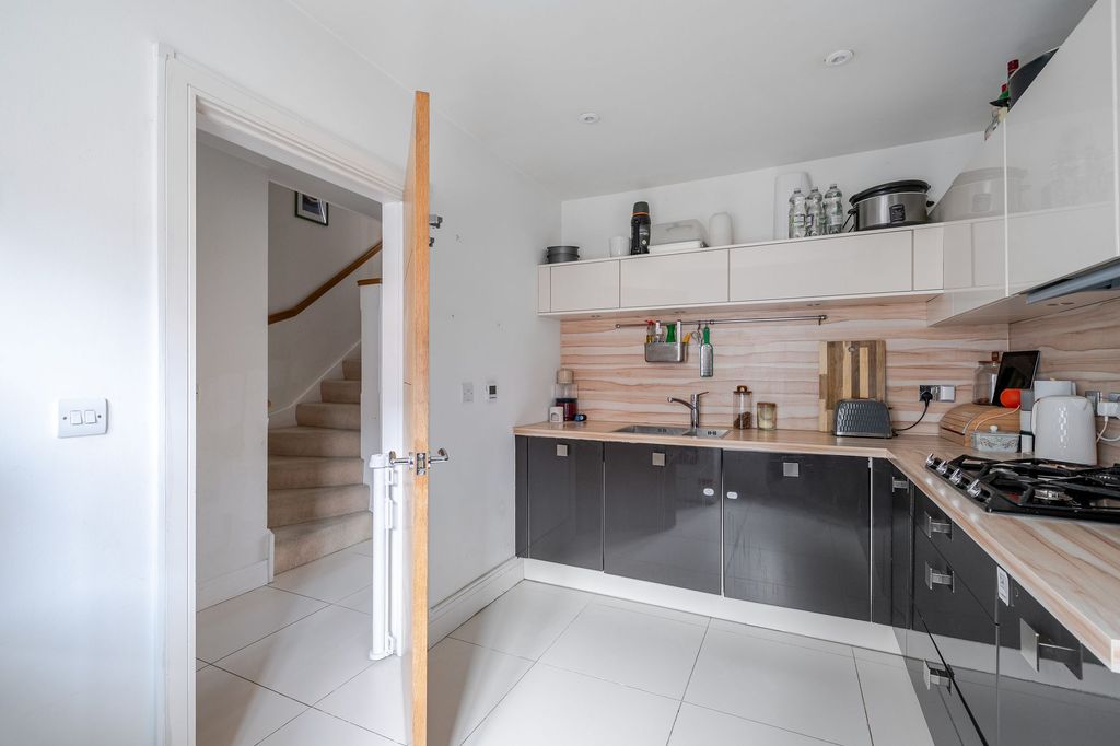 Property photo 3 of 16 Kitchen