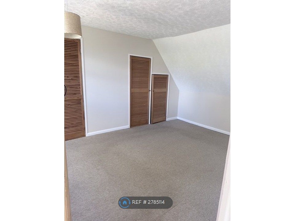 Property photo 2 of 7 Bedroom 1