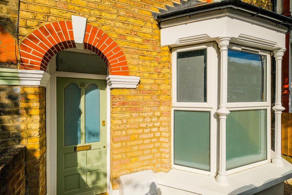 Property photo 2 of 30