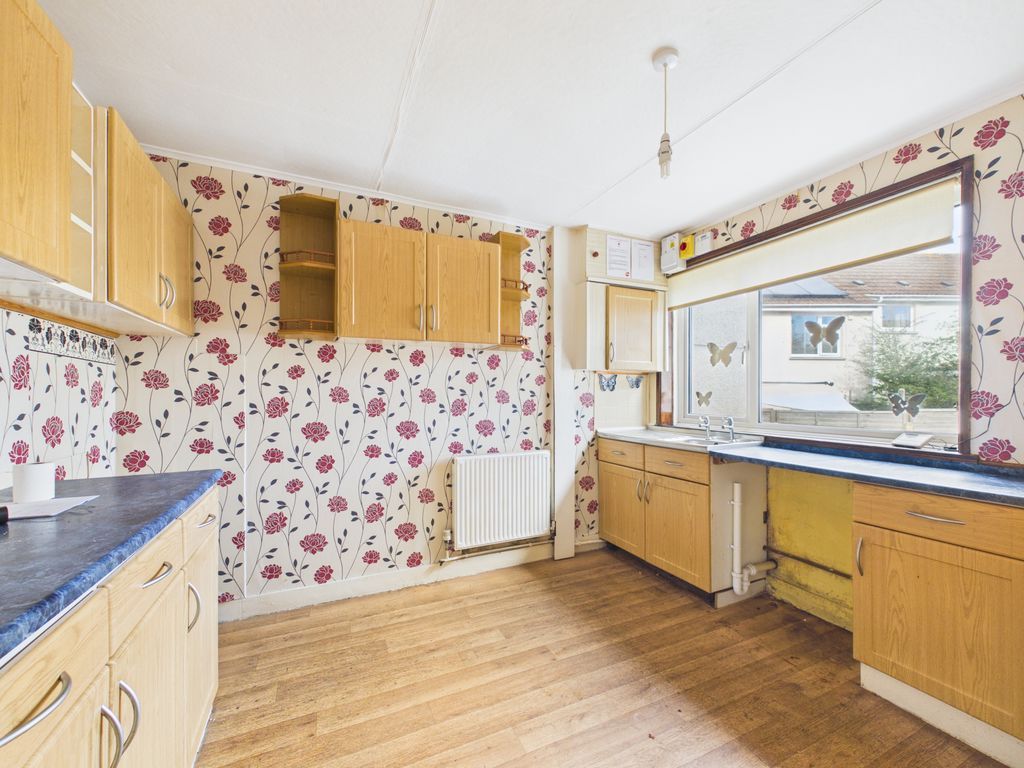 Property photo 3 of 9 Kitchen