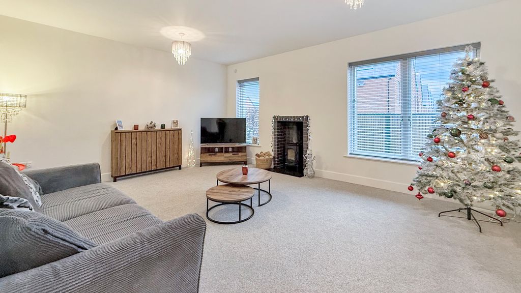 Property photo 3 of 16 Lounge