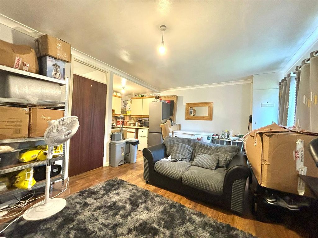 Property photo 2 of 5 Lounge.Jpeg