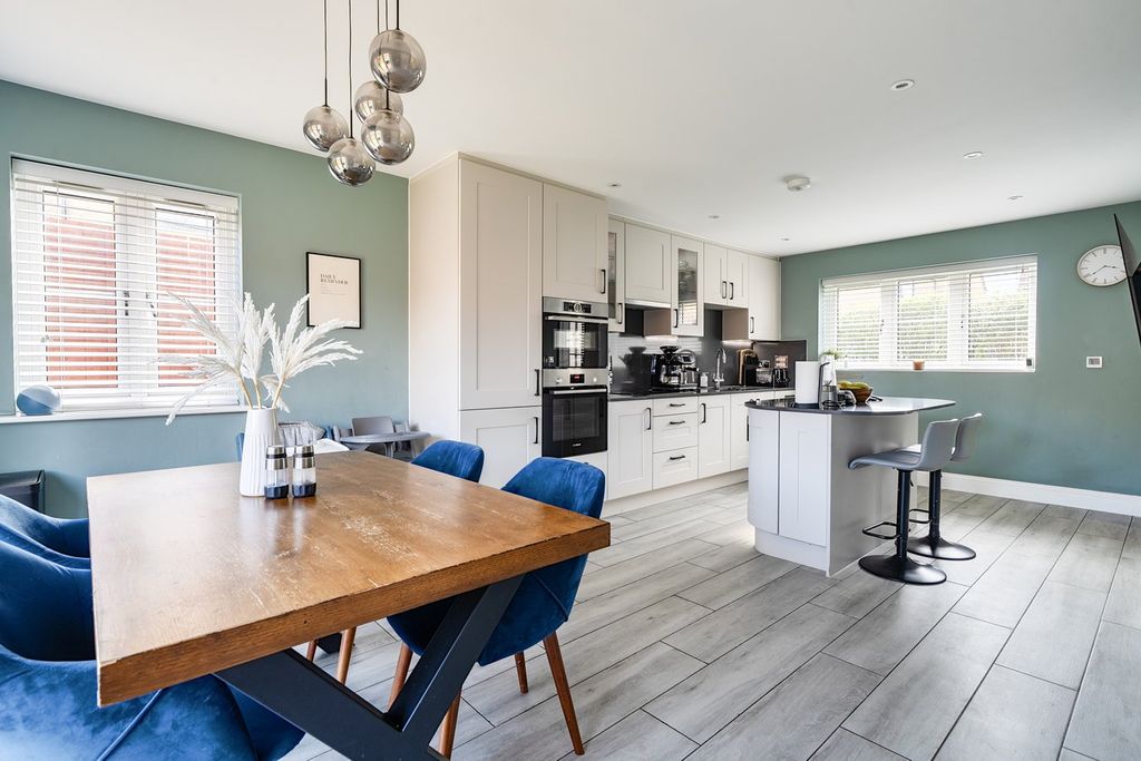 Property photo 3 of 25