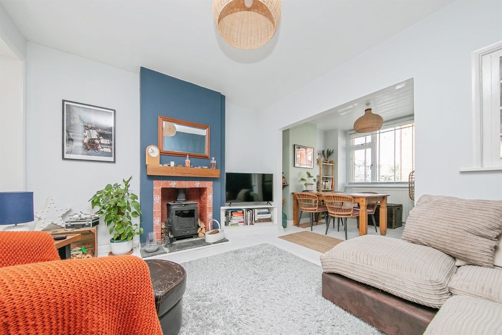 Property photo 2 of 17
