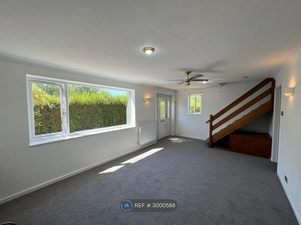 Property photo 3 of 19 Living Room