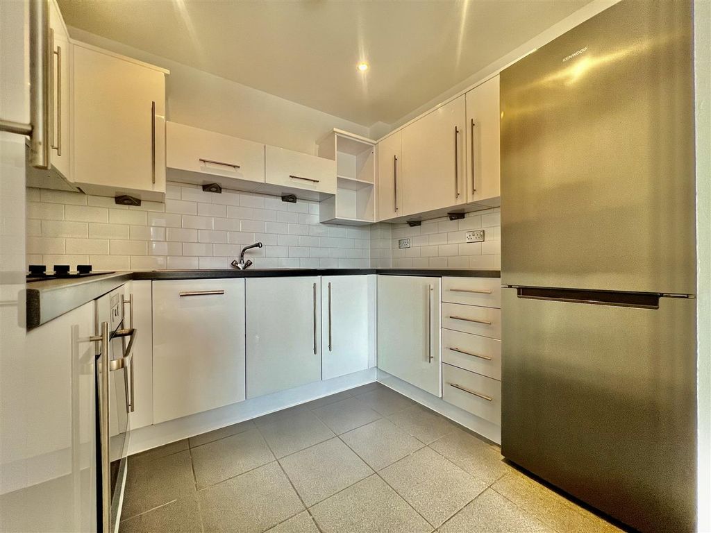 Property photo 1 of 8 Kitchen