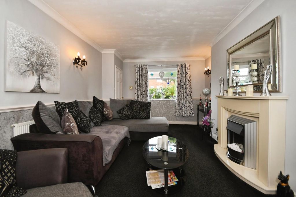 Property photo 3 of 17 Lounge 04.Jpg