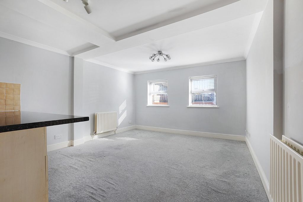 Property photo 2 of 8 3354805