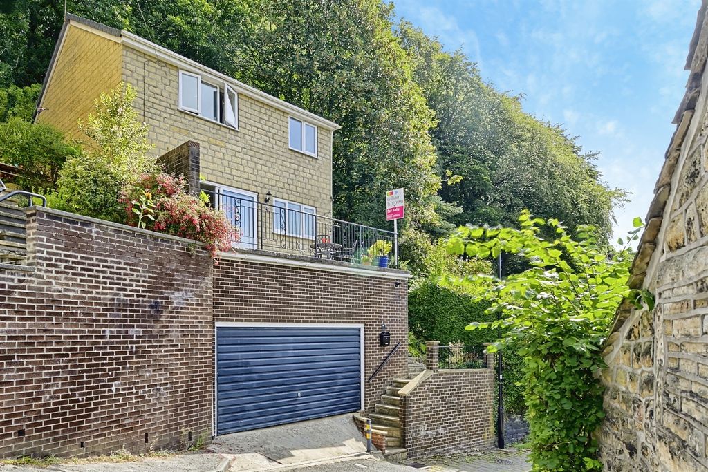 Property photo 2 of 25