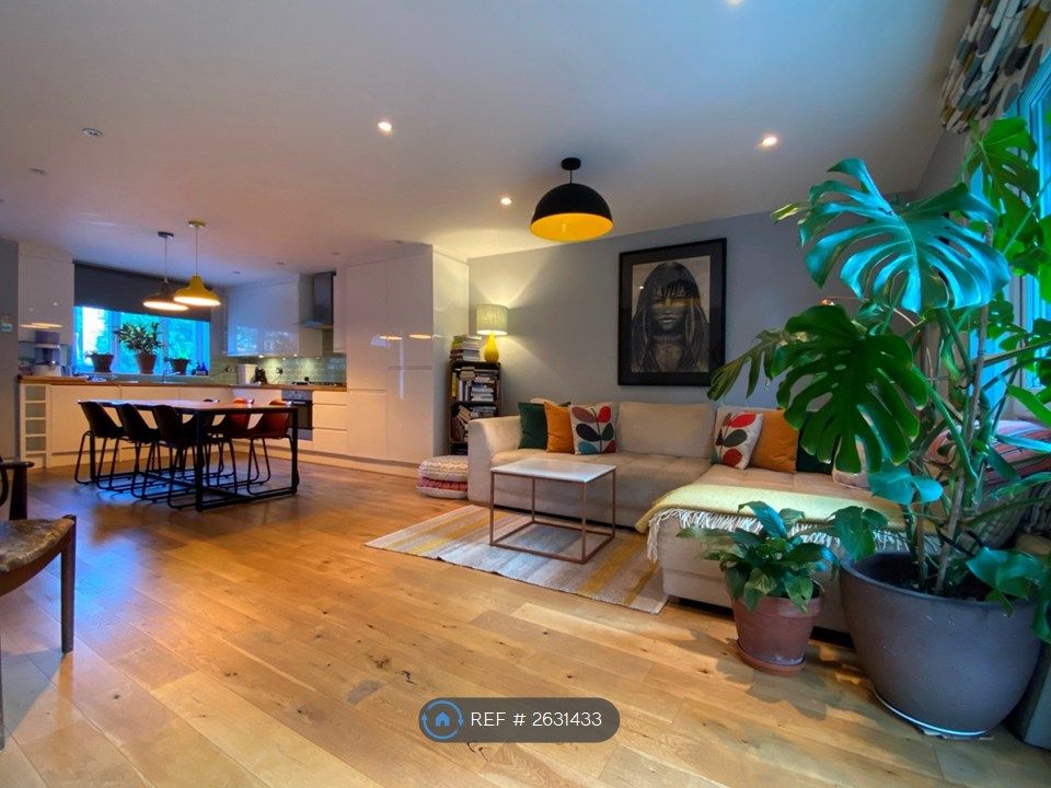 Property photo 1 of 18 Living Space