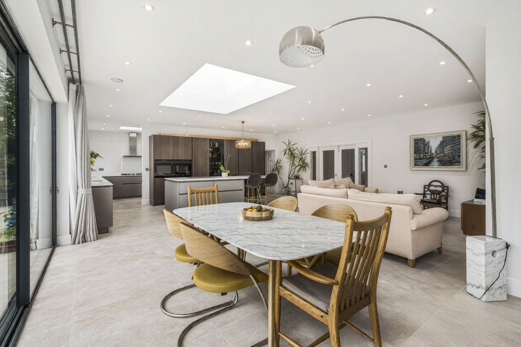 Property photo 3 of 22 Gallery