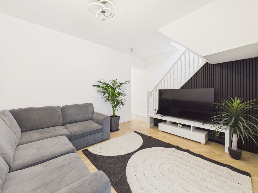 Property photo 3 of 19 5214795