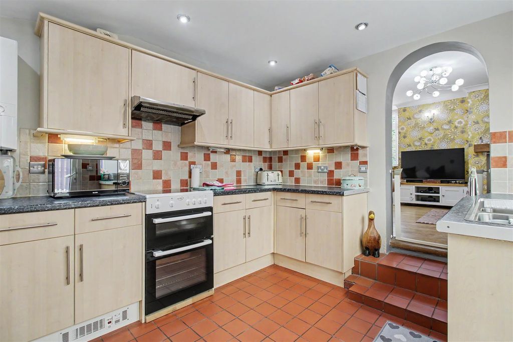 Property photo 2 of 24 Kitchen