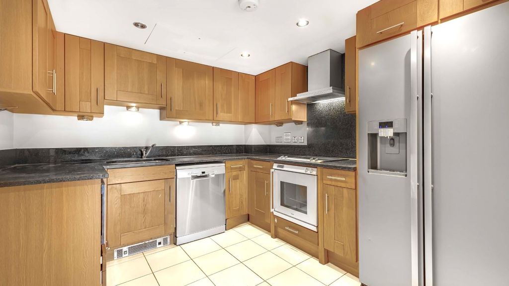 Property photo 3 of 17 Kitchen