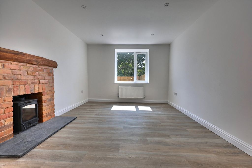 Property photo 3 of 28 Picture No. 02