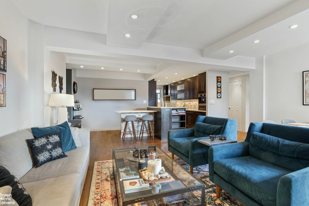 Property photo 3 of 12 <Alttext/>