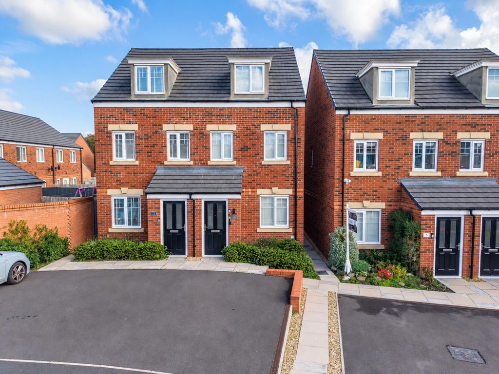 Property photo 1 of 34 Modern Red-Brick Homes On A Sunny Estate (1).Png
