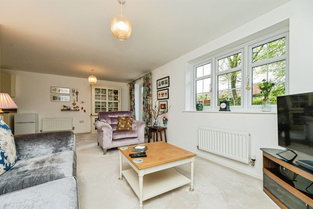 Property photo 2 of 13