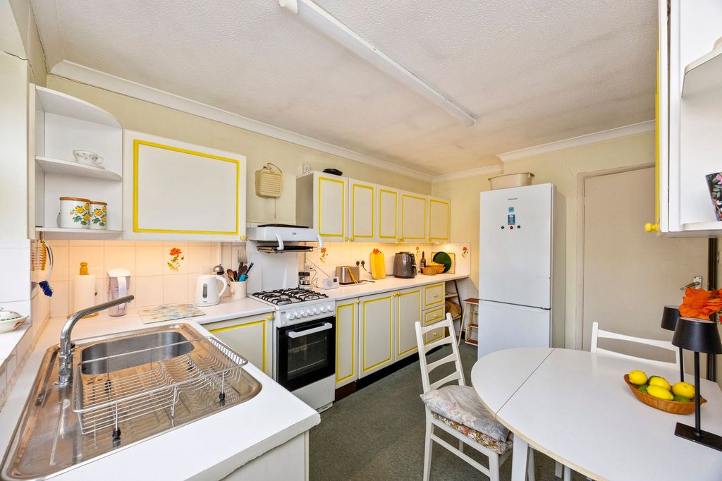 Property photo 3 of 22 Kitchen/Breakfast Room
