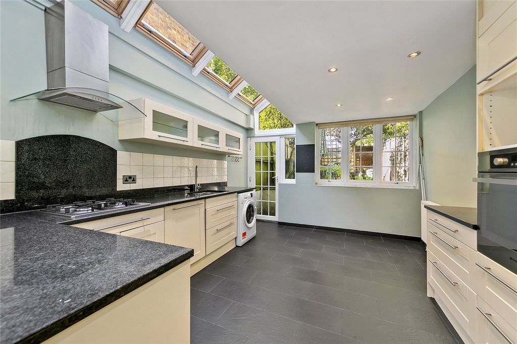 Property photo 2 of 12 Picture No. 11
