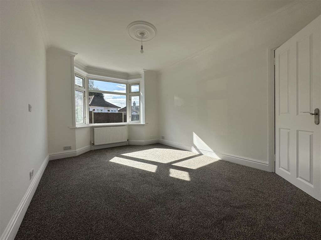 Property photo 2 of 10 Lounge