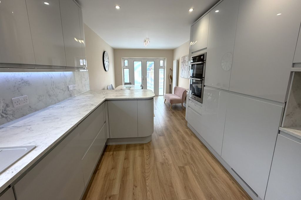 Property photo 2 of 16 Gallery