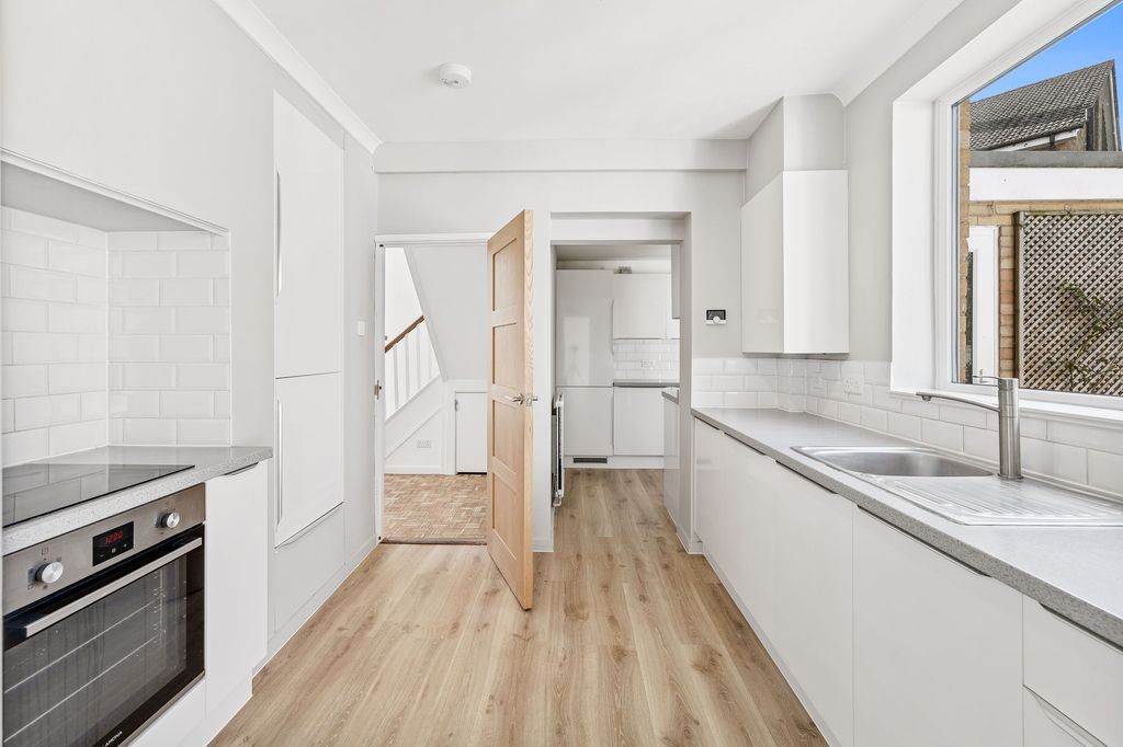 Property photo 2 of 21