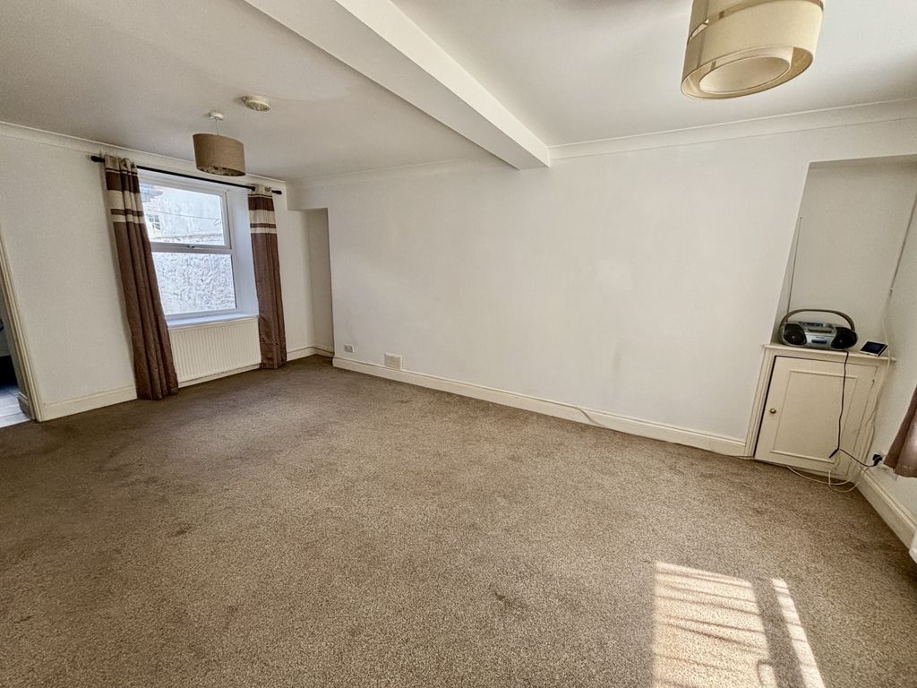 Property photo 3 of 8 Gallery